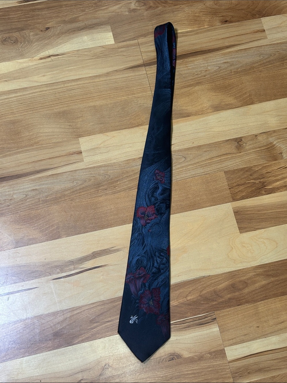 Dan Loper Beverly Hills vintage Men’s Tie, Blue & Burgundy Floral Silk Tie